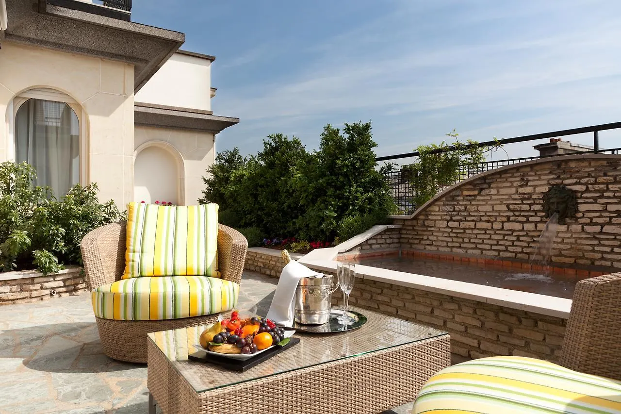 Majestic Champs Elysees Aparthotel 5*